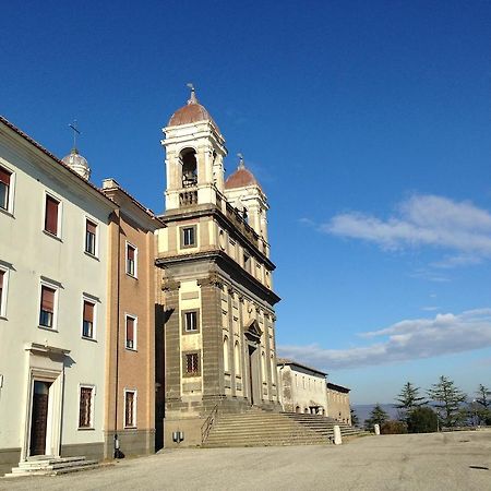 Отель Monastero San Vincenzo - Casa Per Ferie Bassano Romano Экстерьер фото