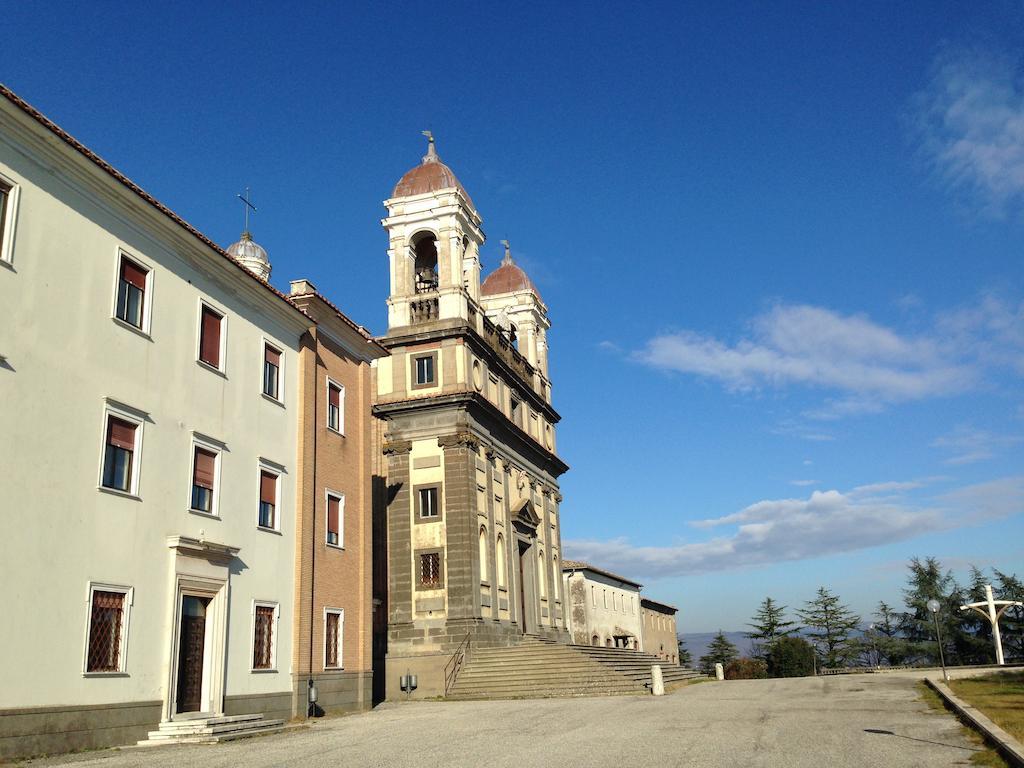 Отель Monastero San Vincenzo - Casa Per Ferie Bassano Romano Экстерьер фото