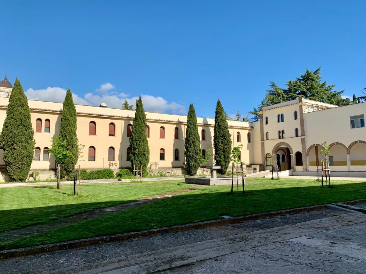 Отель Monastero San Vincenzo - Casa Per Ferie Bassano Romano Экстерьер фото